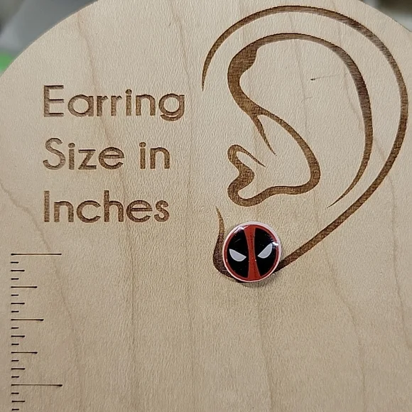 🔥LAST PAIR🔥 Deadpool Stud Earrings, unisex - Picture 3 of 5